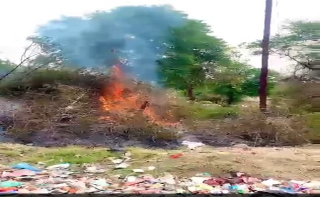 रिहायशी इलाके में हाईटेंशन लाइन का तार गिरने से लगी आग